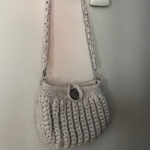 A hand woven gray back with shea shell clasp.